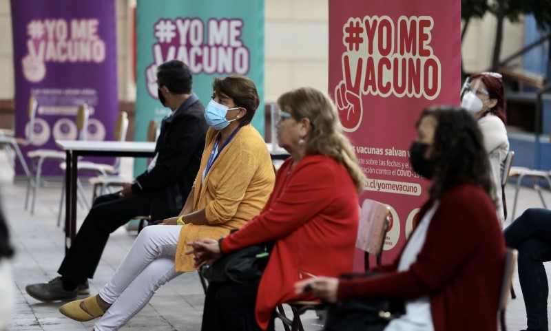 proceso de vacunación de trabajadores de establecimientos educacionales