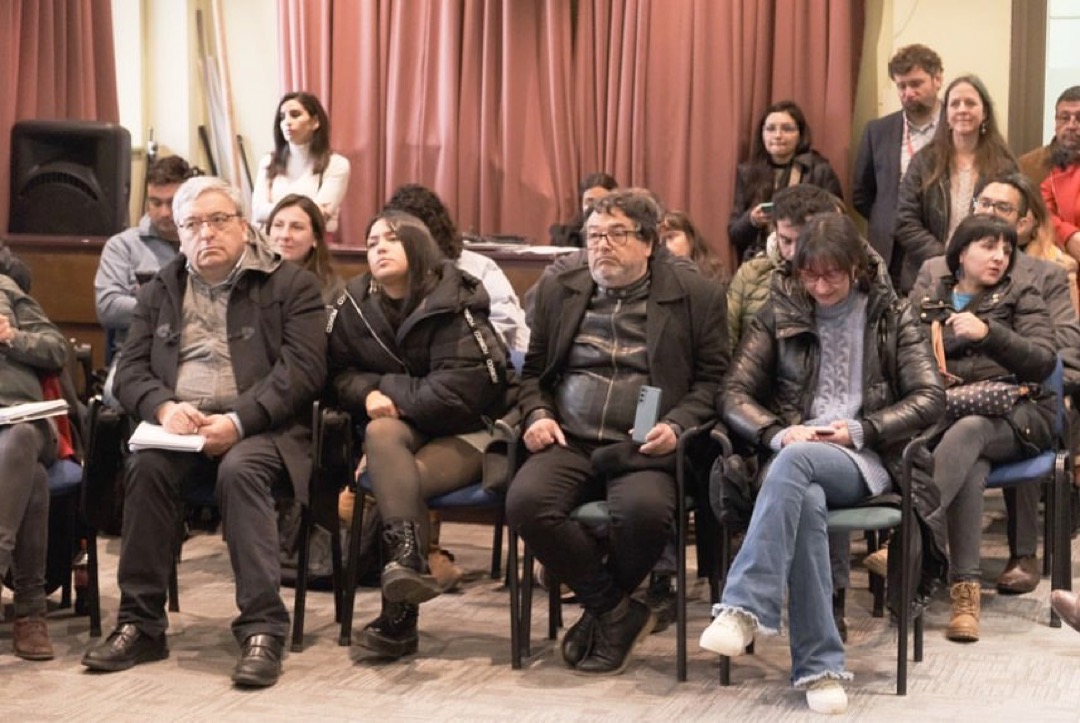 Mineduc anuncia medidas para apoyar crisis educativa en Ancud