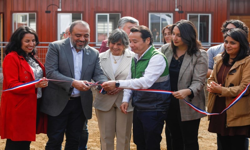 Ministro Ávila visita establecimientos educacionales en Valparaíso
