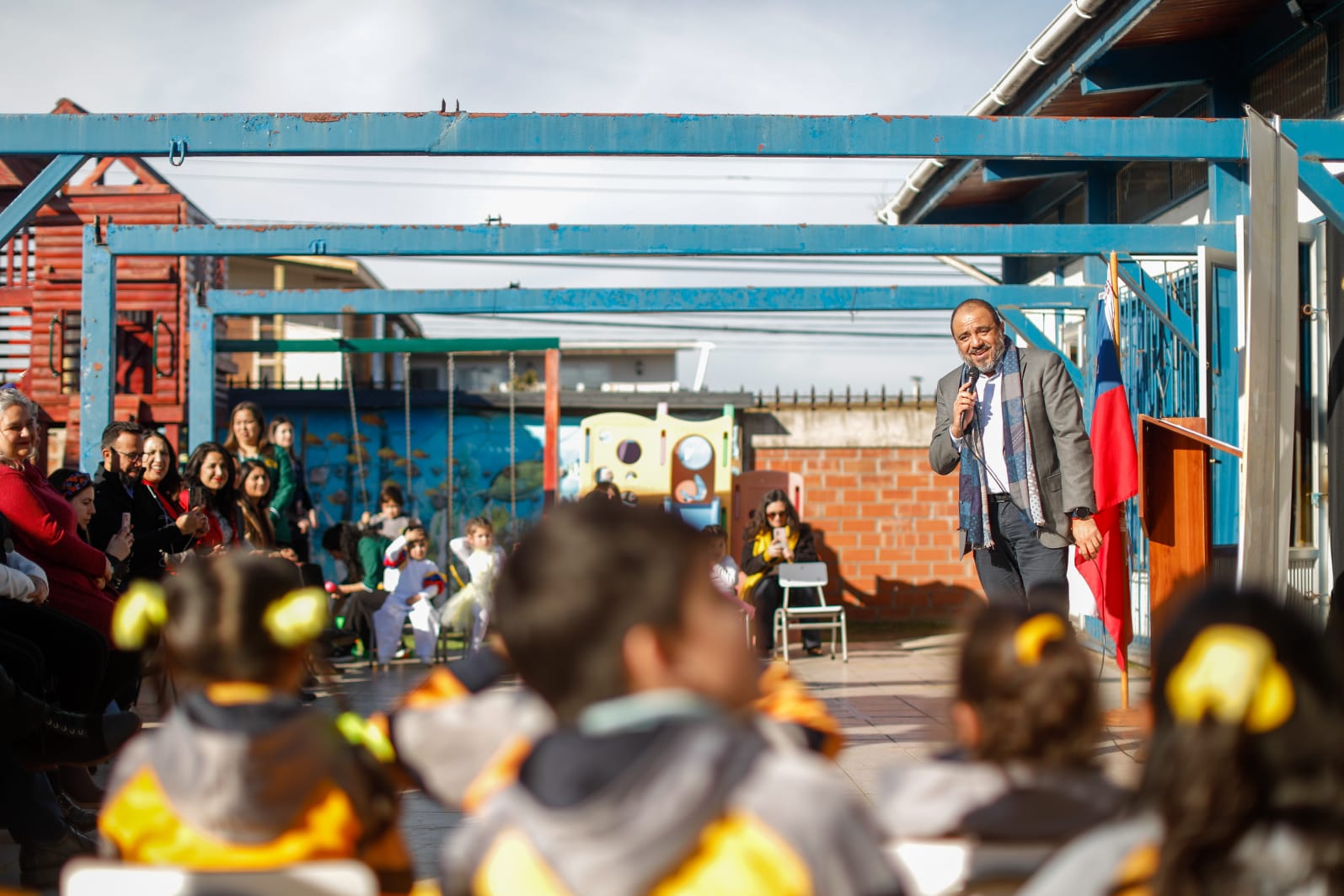 Ministro Ávila visita establecimientos educacionales en Valparaíso