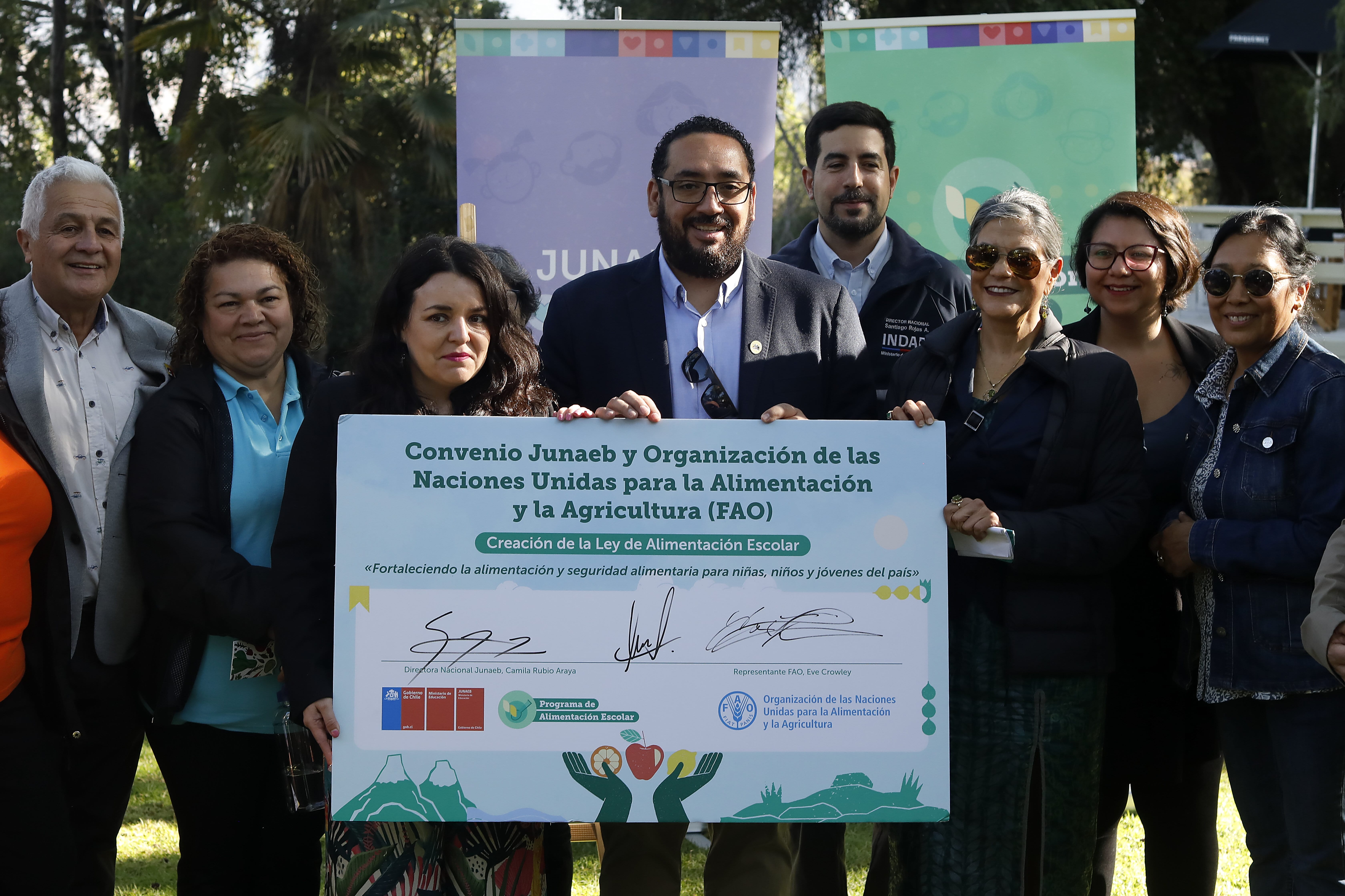 Firma de convenio por alimentación escolar