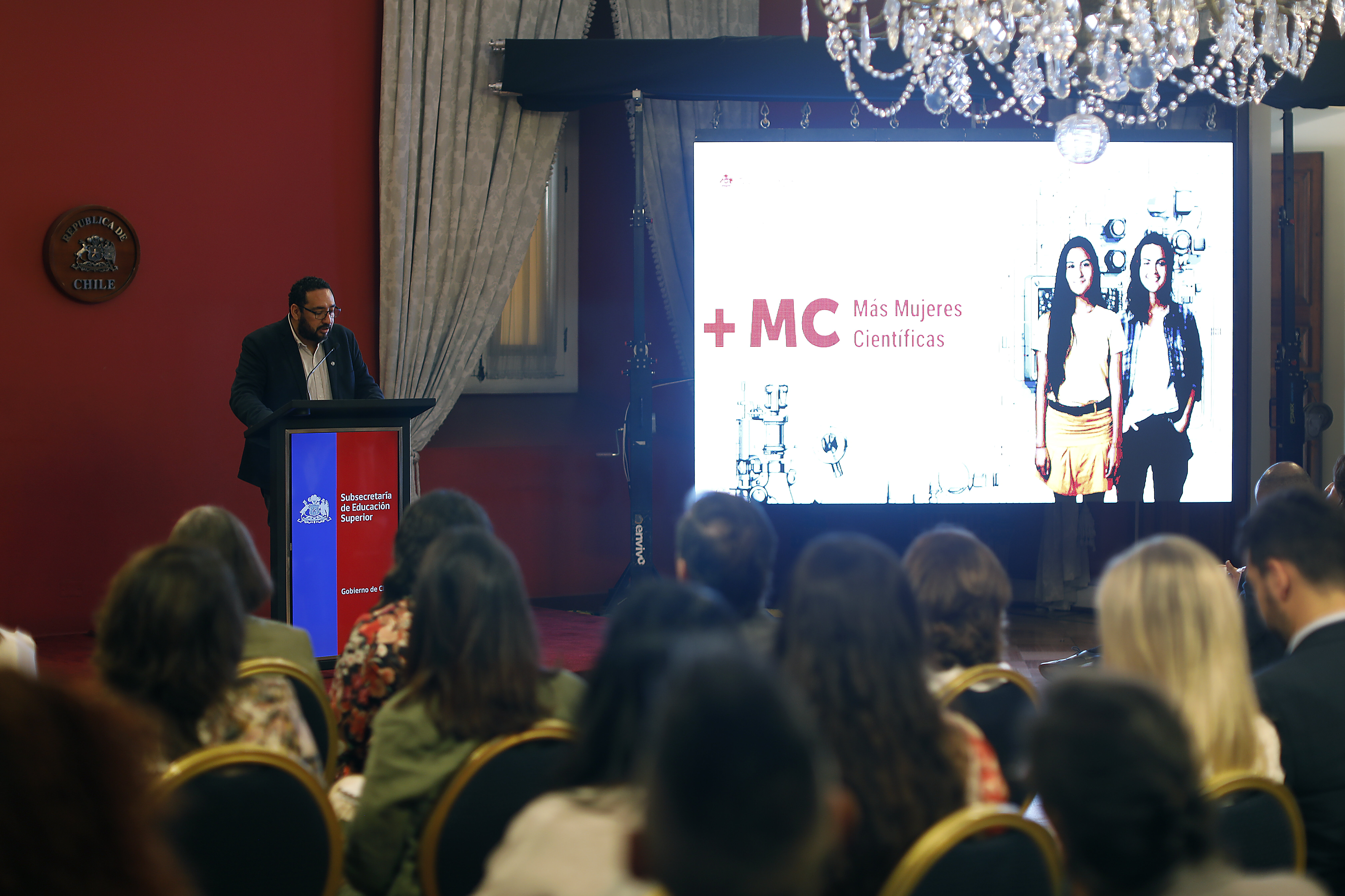 Más mujeres en carreras STEM