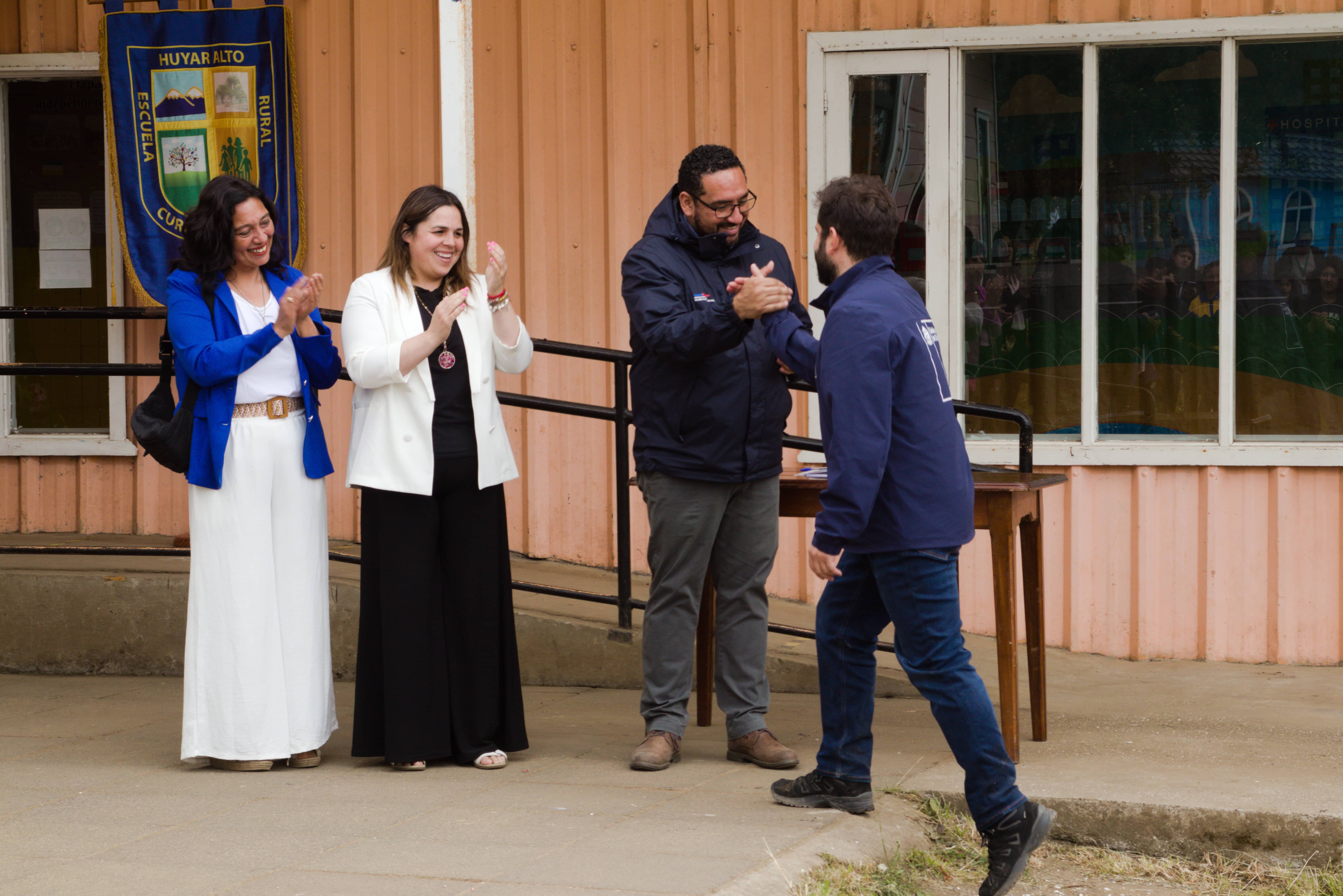 El Presidente y el ministro en Curaco de Vélez, Chiloé