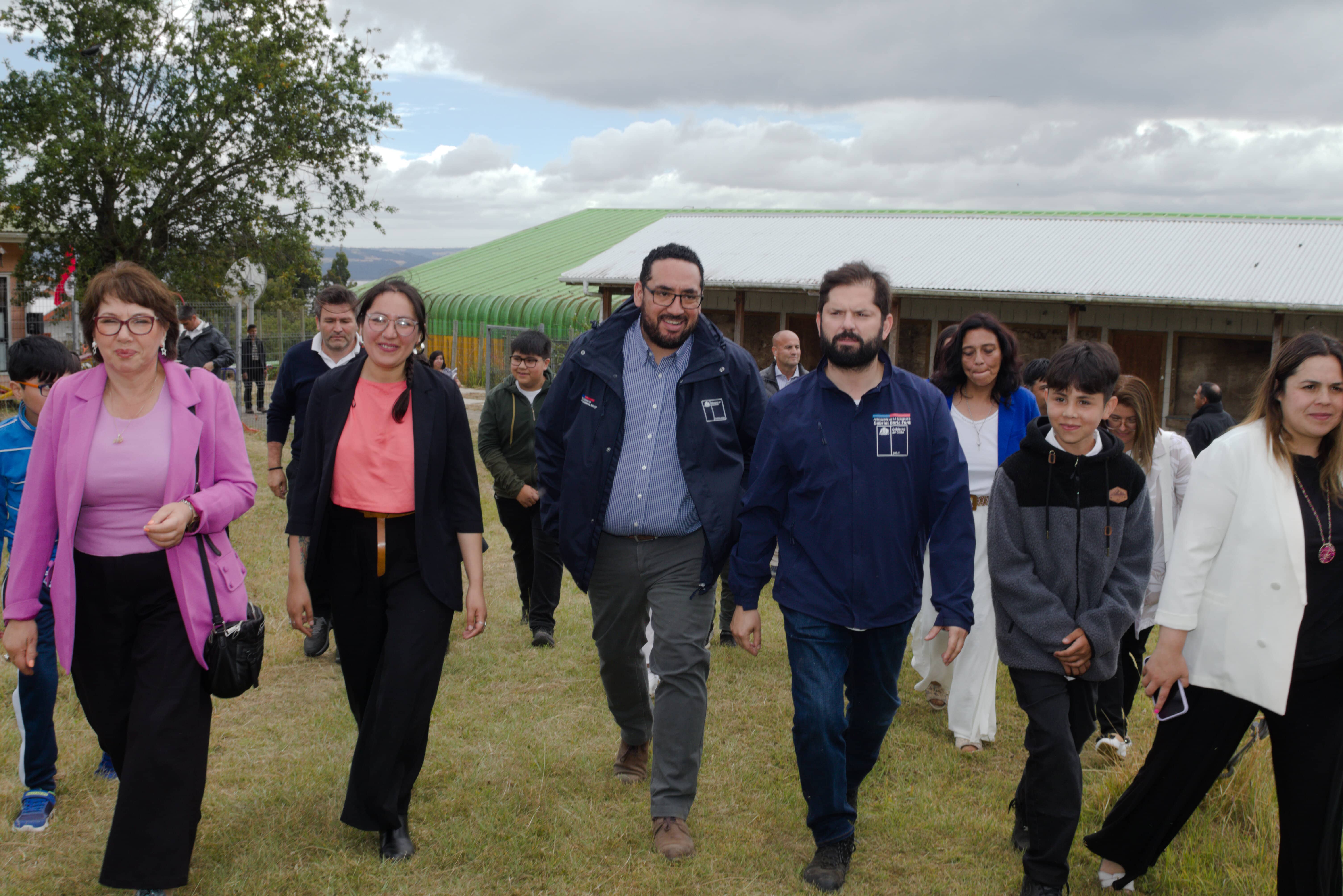 El Presidente y el ministro en Curaco de Vélez, Chiloé