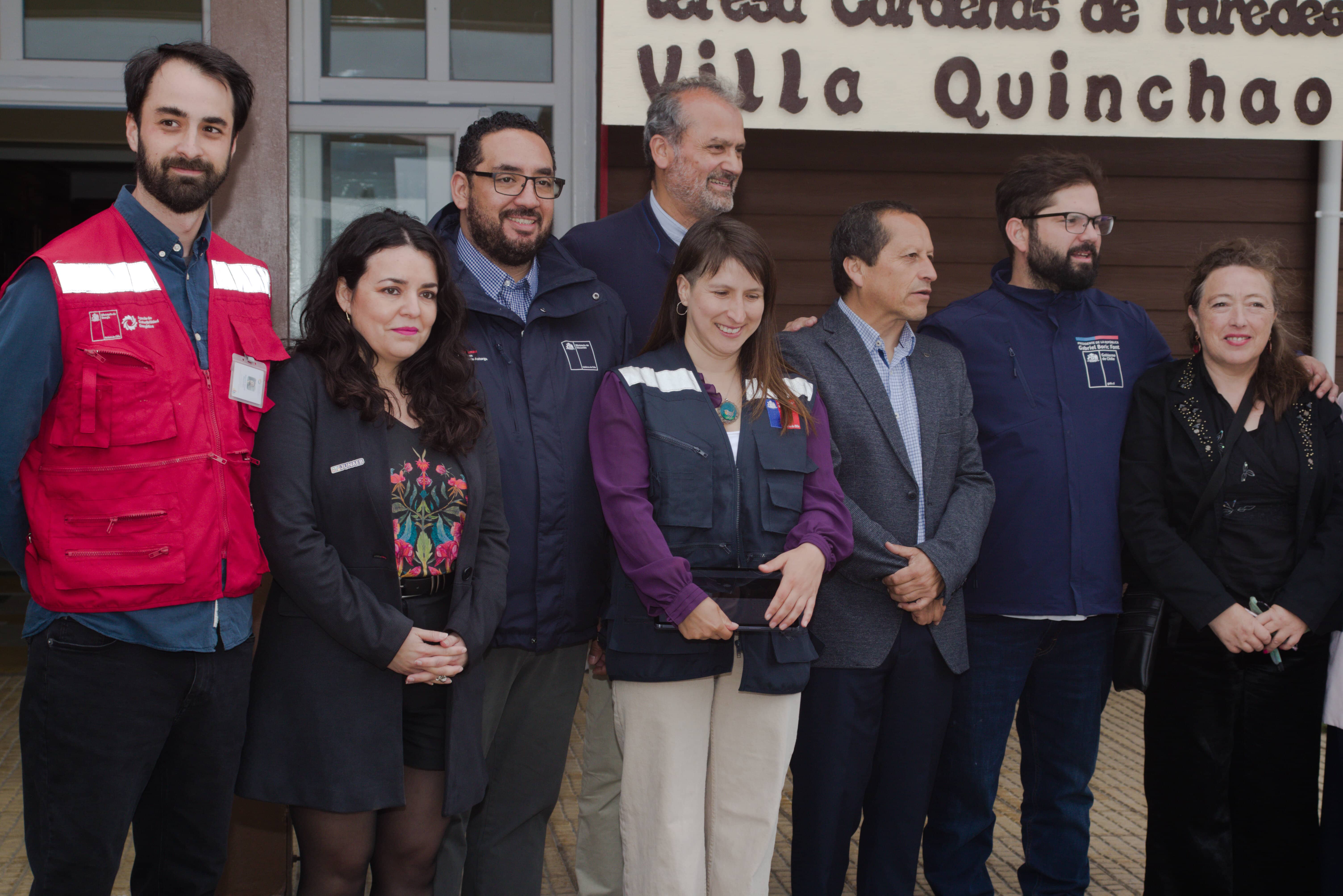 El Presidente y el ministro en Quinchao, Chiloé