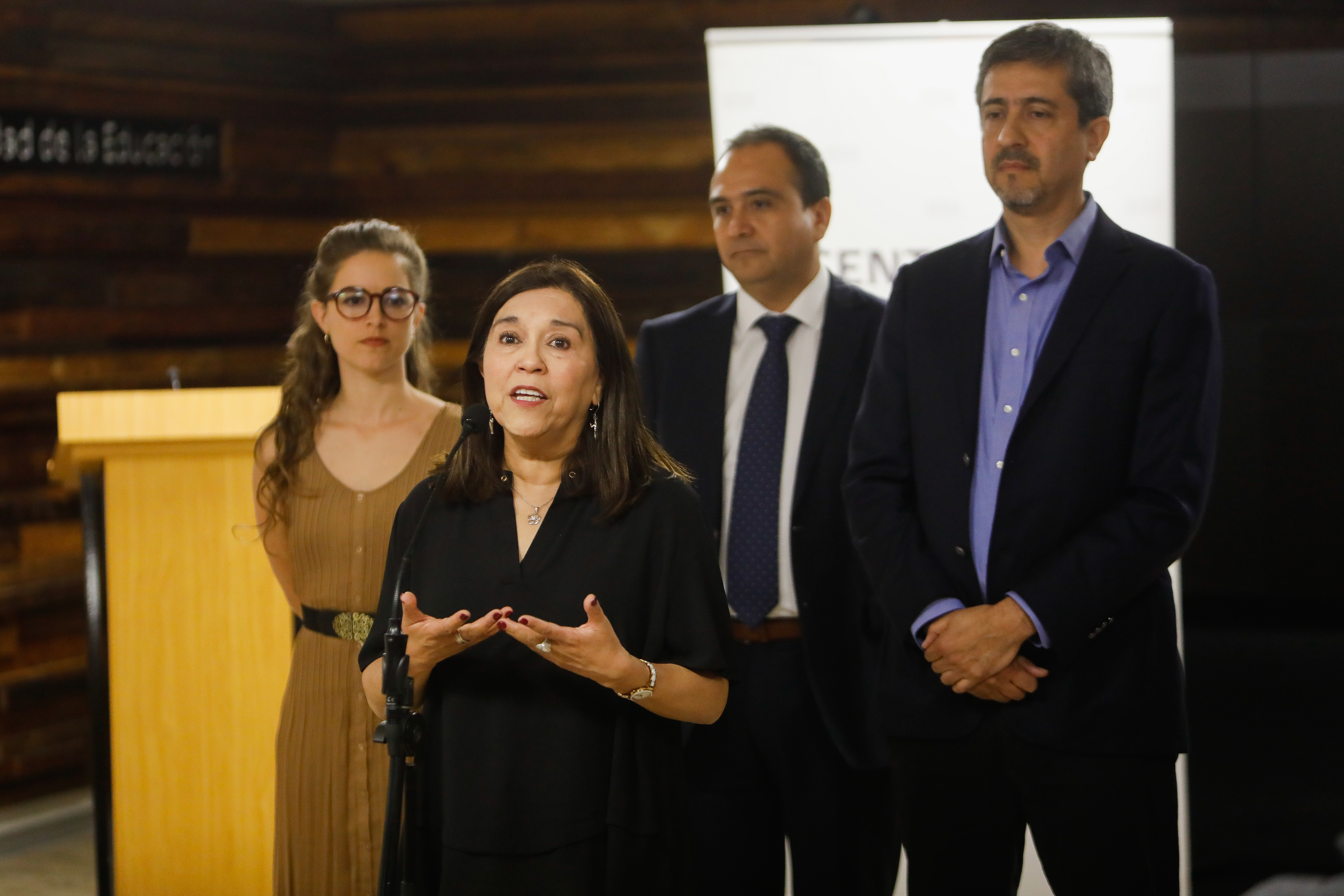 Presentación de orientaciones para el uso de celulares en salas de clase