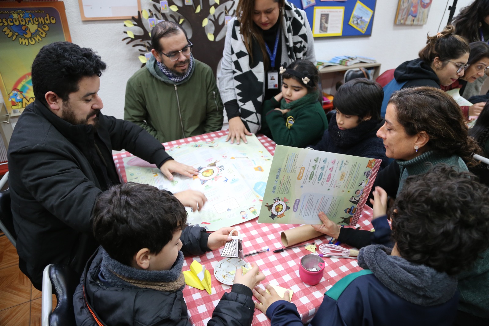 Mineduc presenta Mantel de Palabras, juego educativo para fomentar la