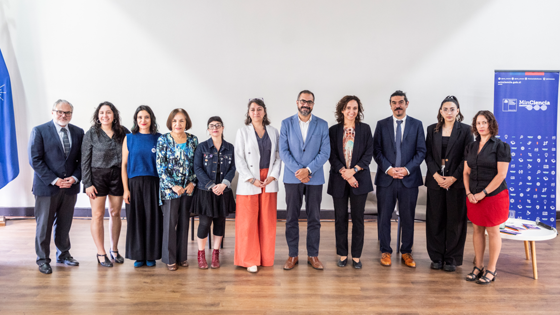 Mineduc y MinCiencia presentan informes sobre participación de mujeres